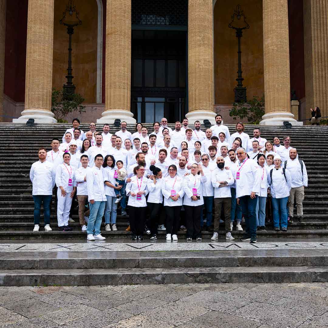 I sessanta maestri gelatieri sulla scalinata del Teatro Massimo