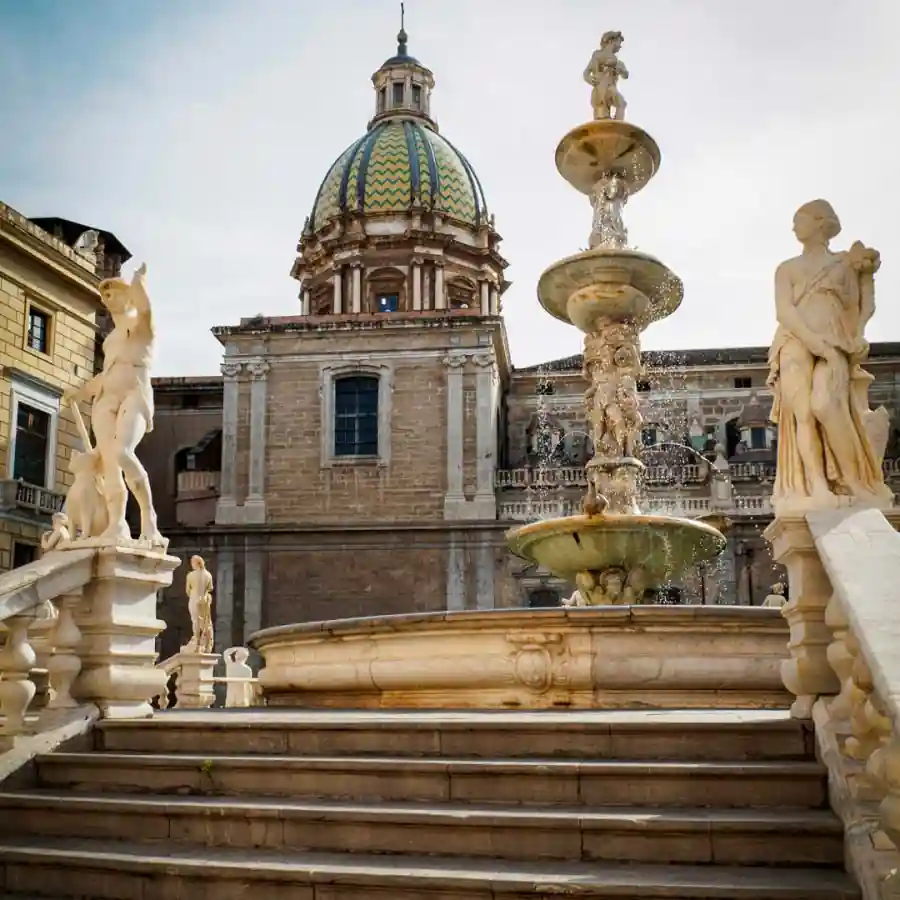Palermo, festa e vita di strada