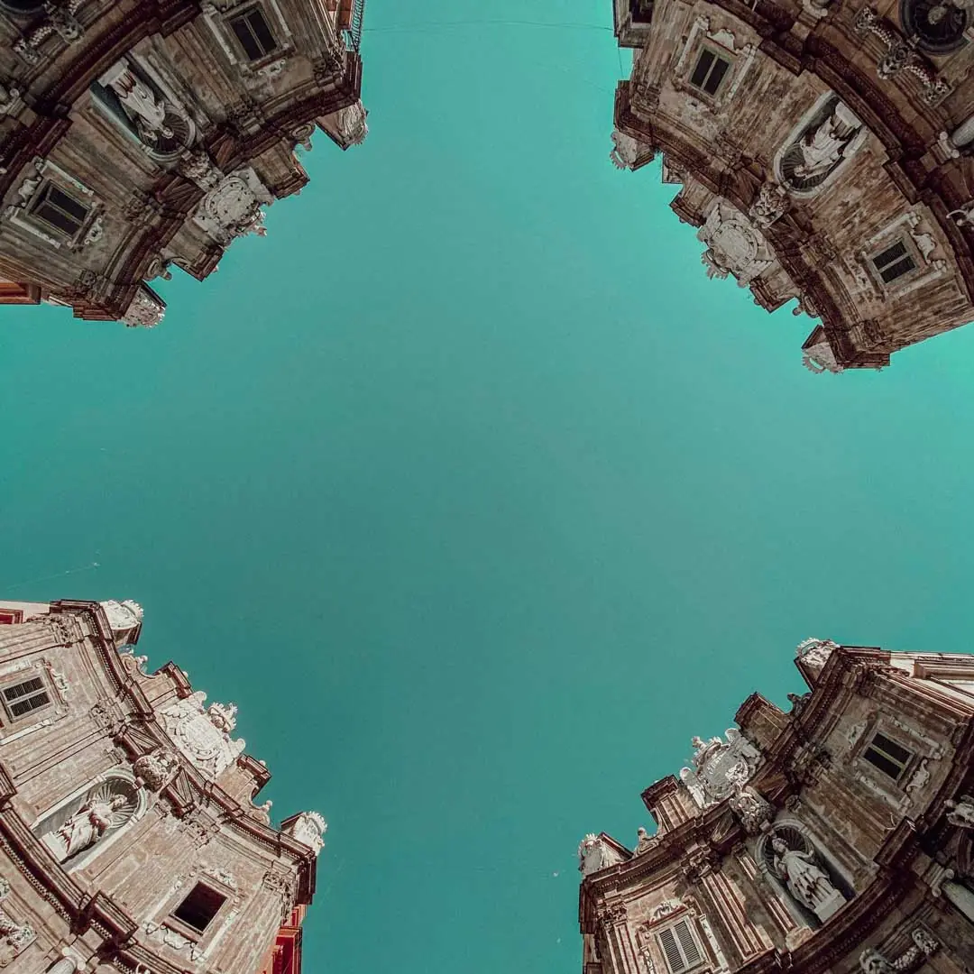 I Quattro Canti di Palermo visti dal basso