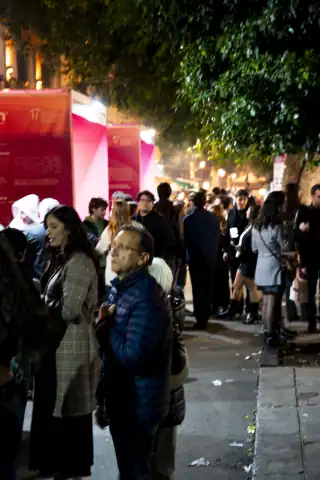La piazza, di sera